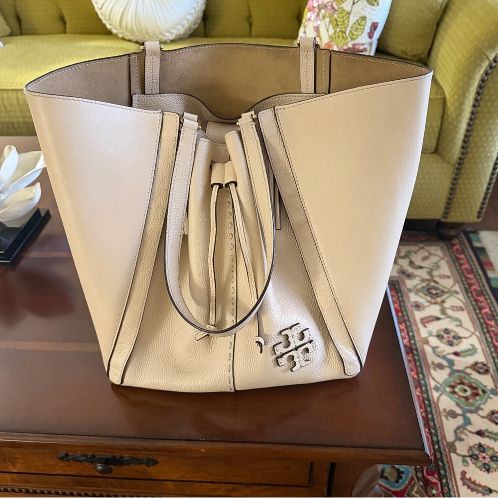 Tory Burch EUC Cream Leather Tote Bag